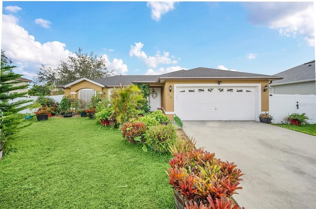 For Sale: $299,900 (3 beds, 2 baths, 1505 Square Feet)