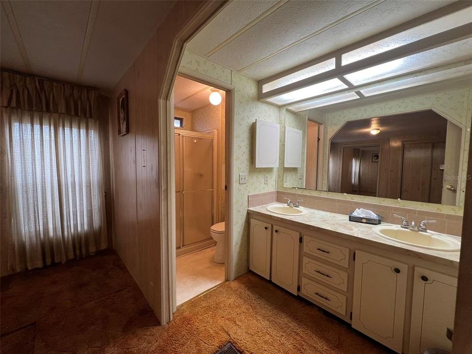 Primary Bedroom with en-suite bathroom