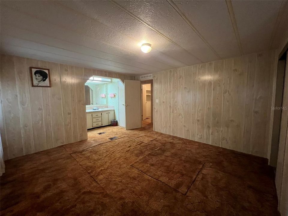 Primary Bedroom with en-suite bathroom