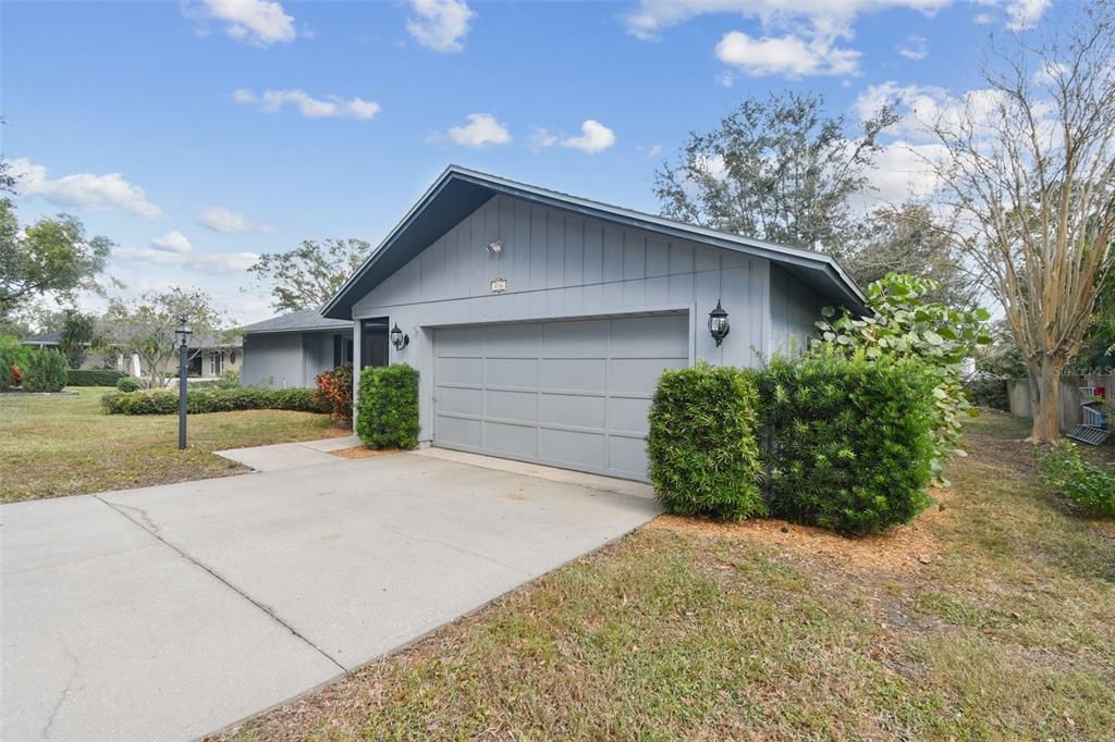 Active With Contract: $574,916 (3 beds, 2 baths, 1884 Square Feet)