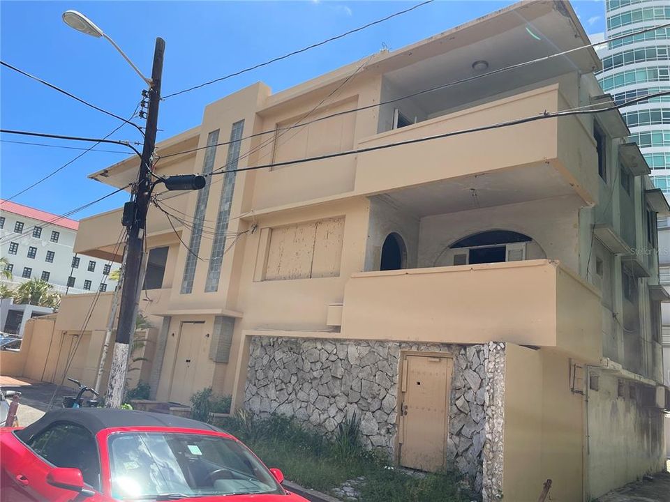 En Venta: $5,600,000 (8 camas, 6 baños, 8000 Pies cuadrados)