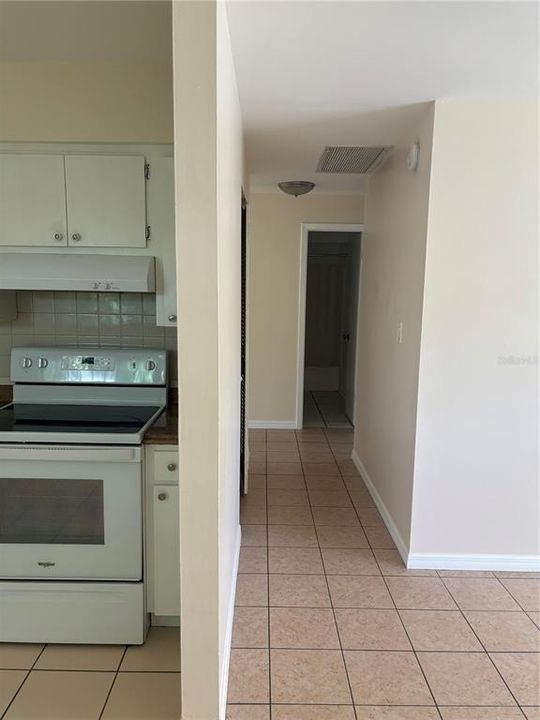 For Rent: $2,100 (3 beds, 1 baths, 1009 Square Feet)