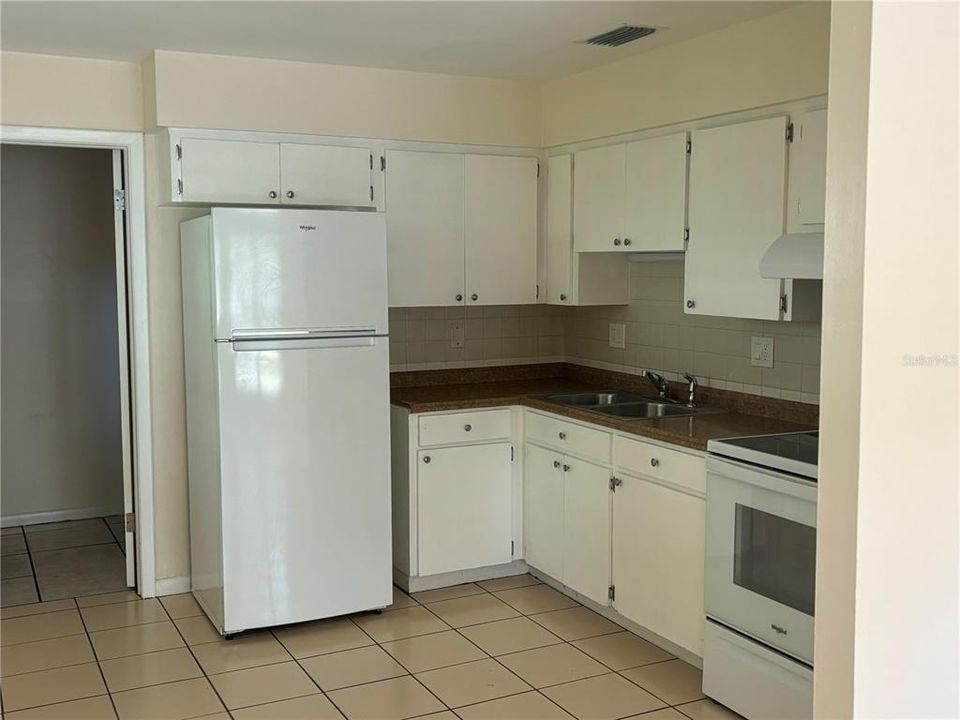 For Rent: $2,100 (3 beds, 1 baths, 1009 Square Feet)