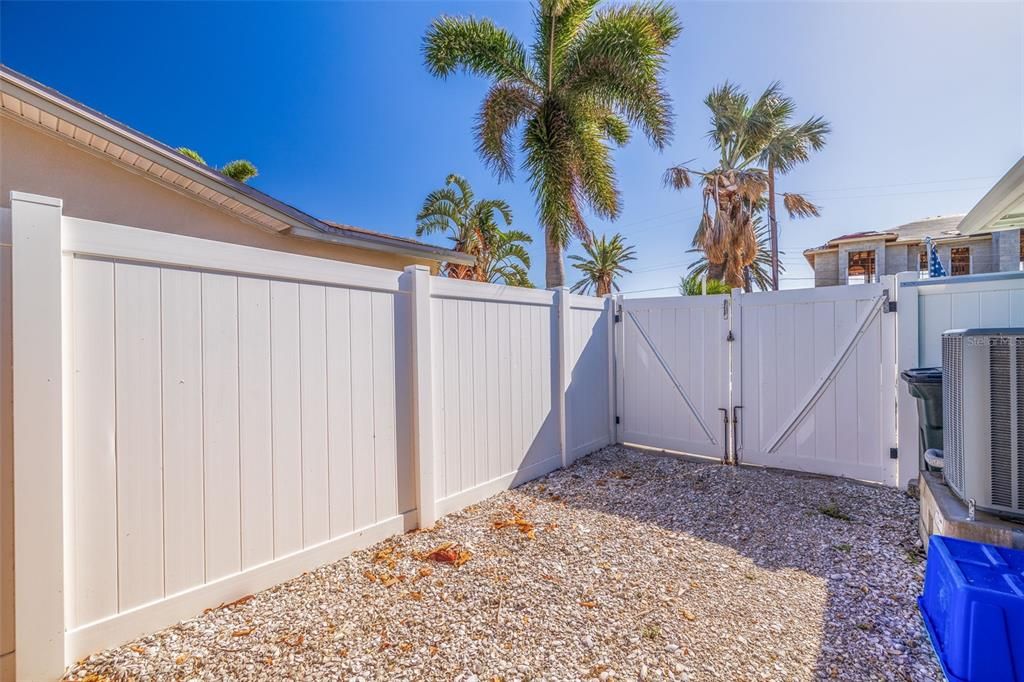 For Sale: $1,399,000 (3 beds, 2 baths, 1964 Square Feet)