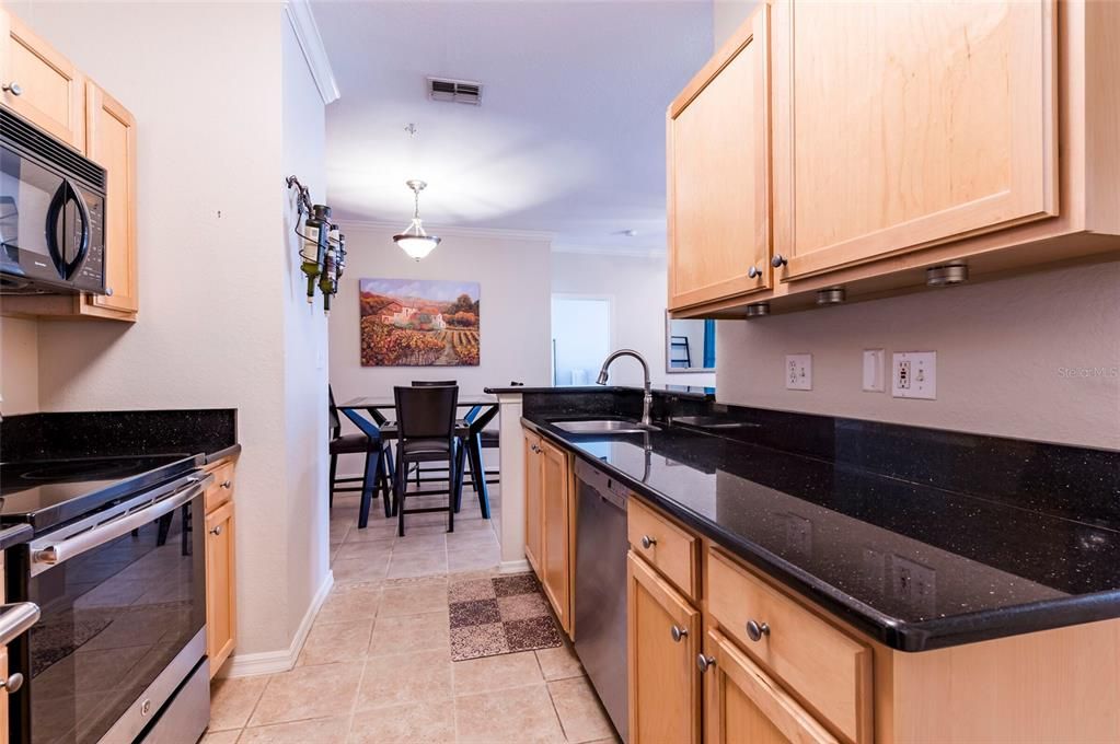 For Sale: $300,000 (2 beds, 2 baths, 1085 Square Feet)