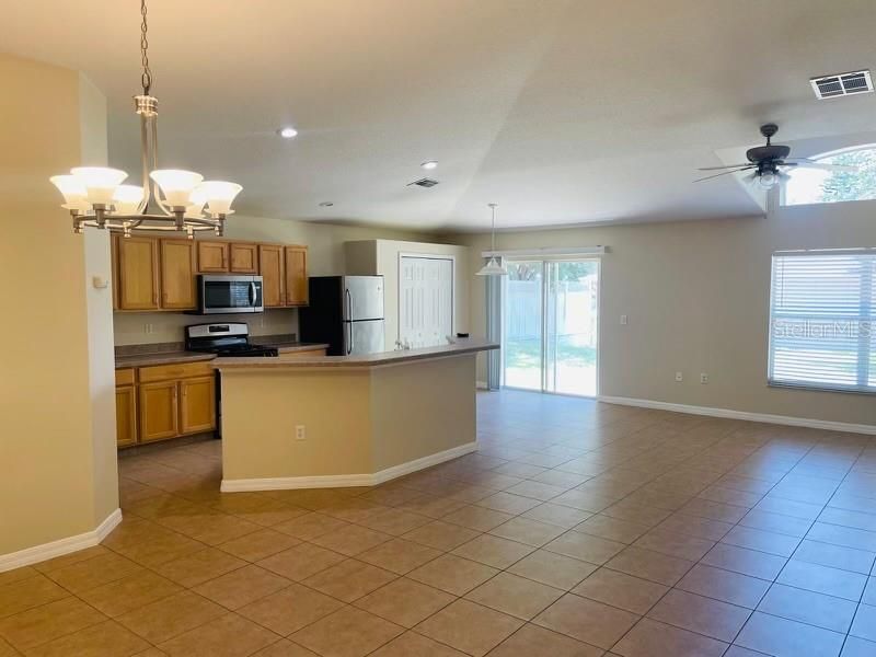 For Rent: $2,300 (3 beds, 2 baths, 1600 Square Feet)