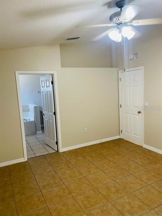 For Rent: $2,300 (3 beds, 2 baths, 1600 Square Feet)