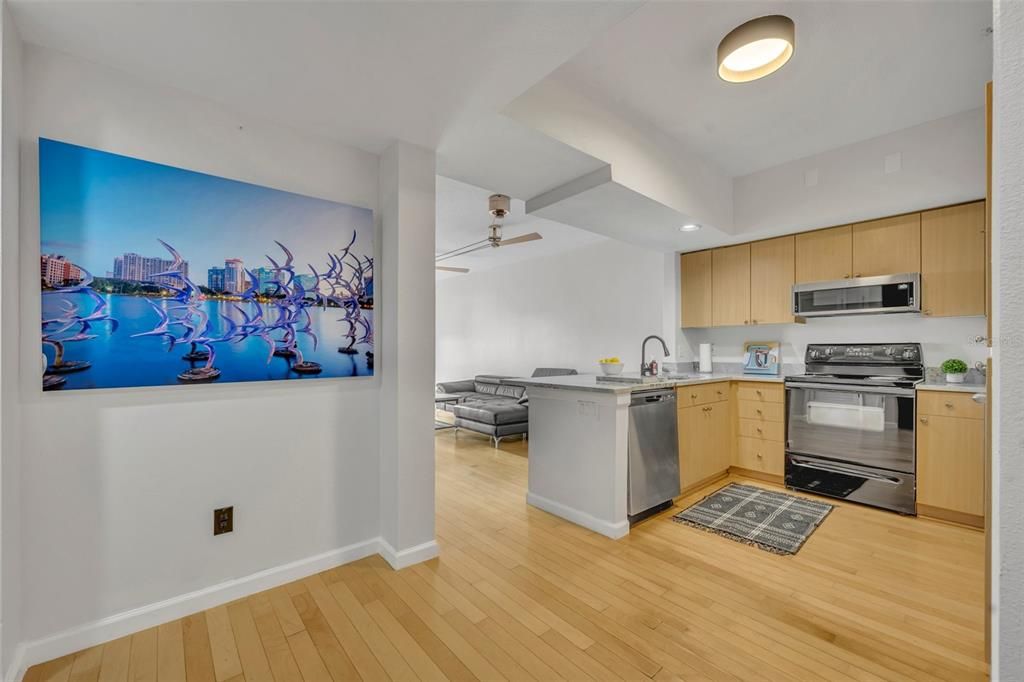 For Sale: $264,000 (1 beds, 1 baths, 771 Square Feet)