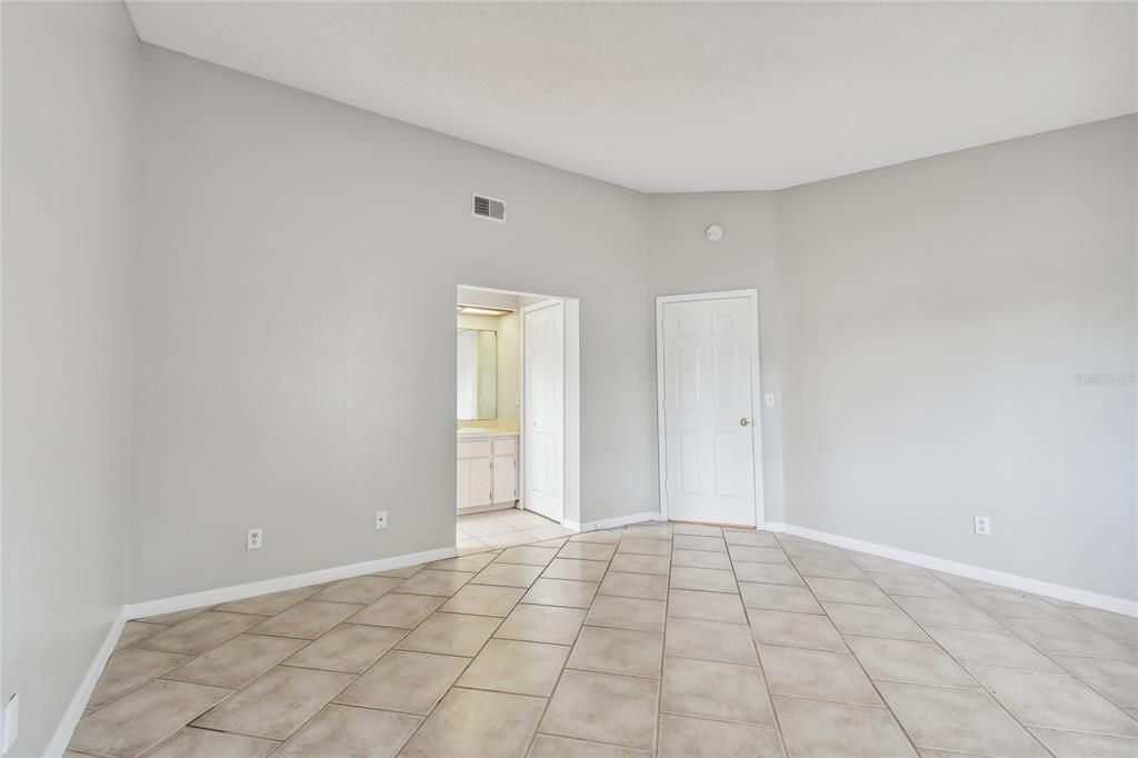 For Rent: $2,295 (3 beds, 2 baths, 1358 Square Feet)