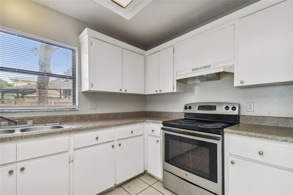 For Rent: $2,295 (3 beds, 2 baths, 1358 Square Feet)