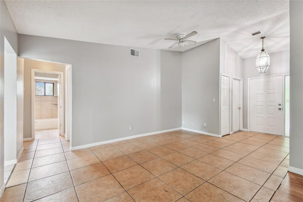 For Rent: $2,295 (3 beds, 2 baths, 1358 Square Feet)