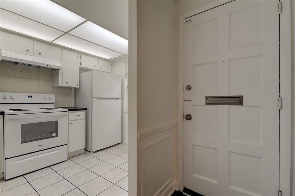 For Sale: $90,900 (2 beds, 2 baths, 888 Square Feet)