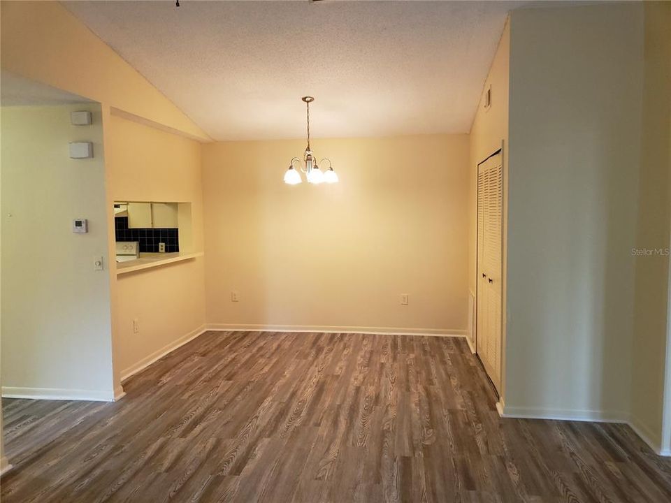 For Sale: $148,000 (2 beds, 2 baths, 934 Square Feet)