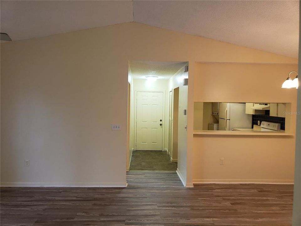 For Sale: $148,000 (2 beds, 2 baths, 934 Square Feet)