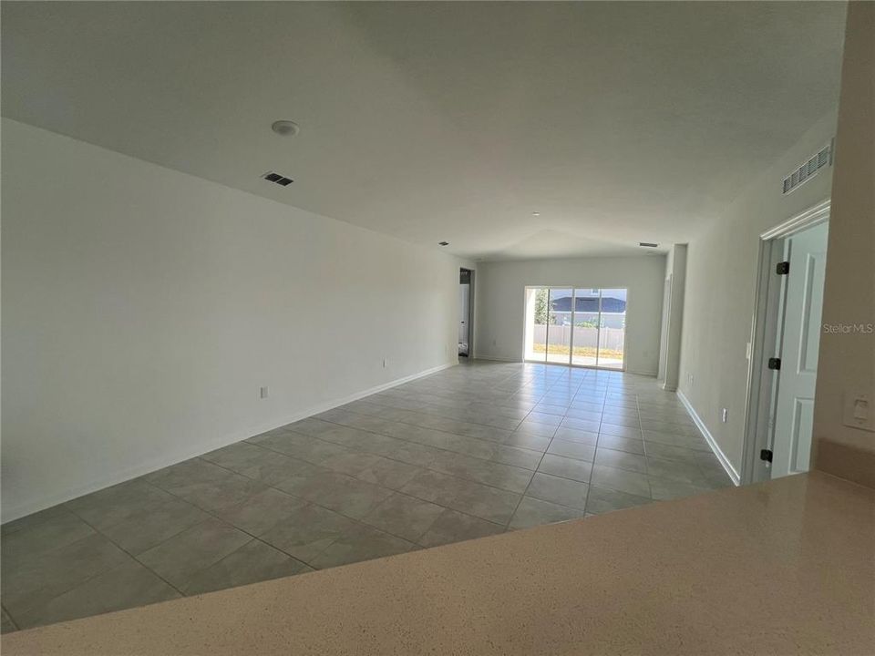 For Rent: $2,000 (3 beds, 2 baths, 2109 Square Feet)