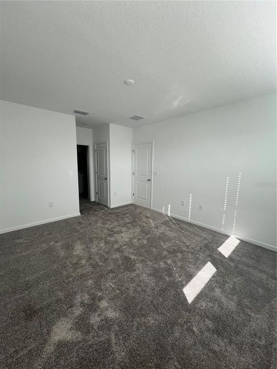 For Rent: $2,000 (3 beds, 2 baths, 2109 Square Feet)