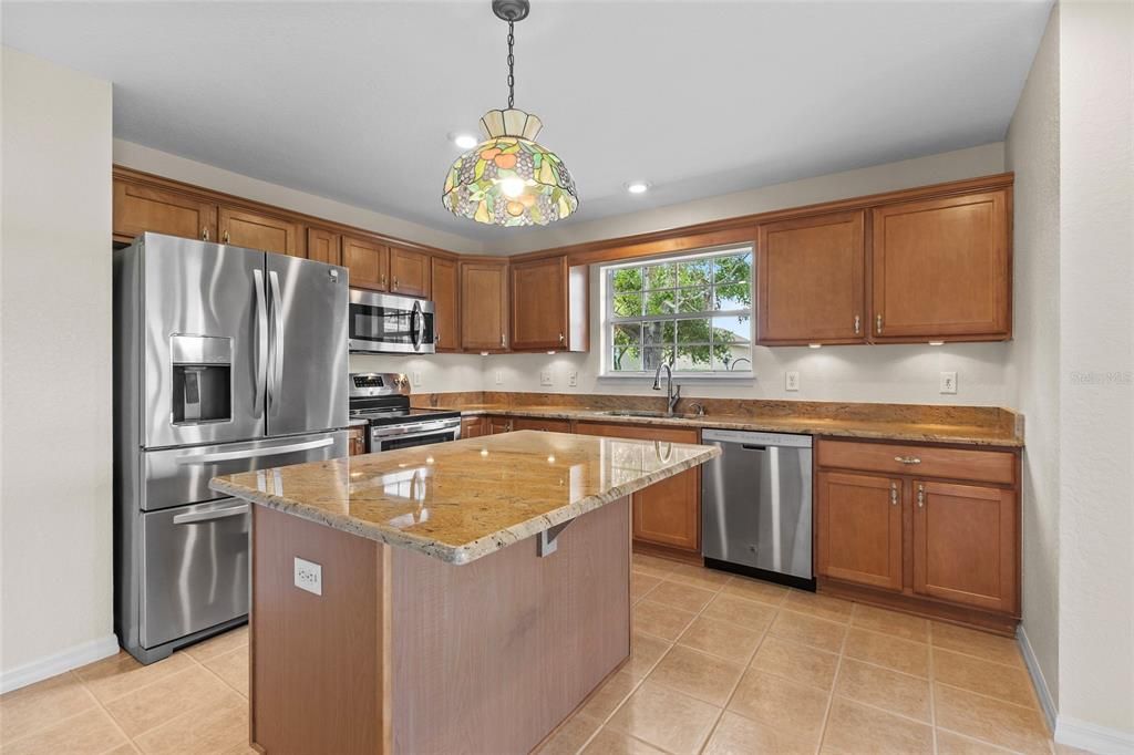 Gorgeous Granite counter tops, stainless steel appliances