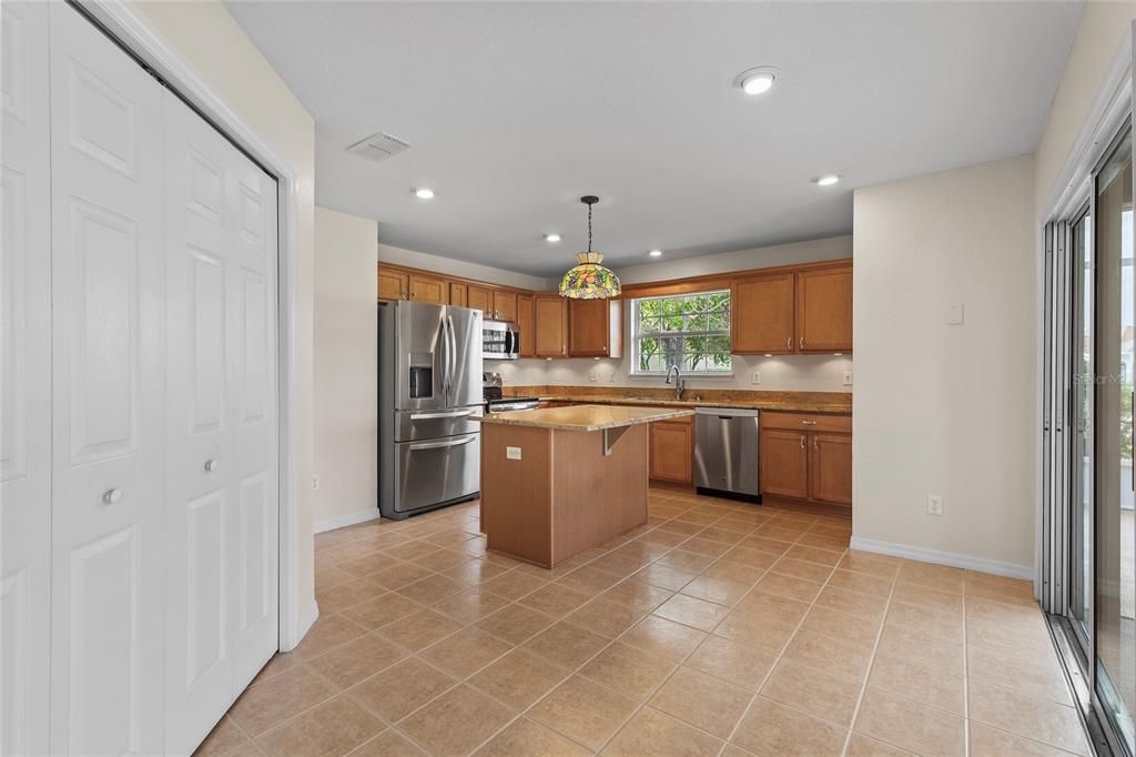 For Sale: $349,000 (2 beds, 2 baths, 1623 Square Feet)