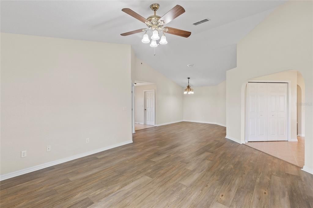 For Sale: $349,000 (2 beds, 2 baths, 1623 Square Feet)