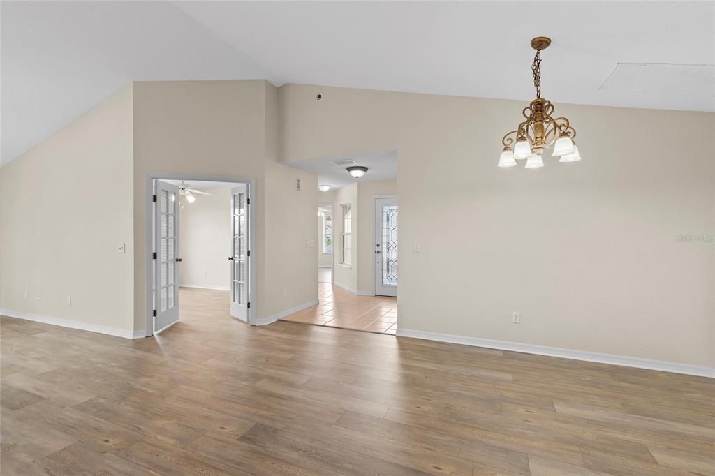 For Sale: $349,000 (2 beds, 2 baths, 1623 Square Feet)