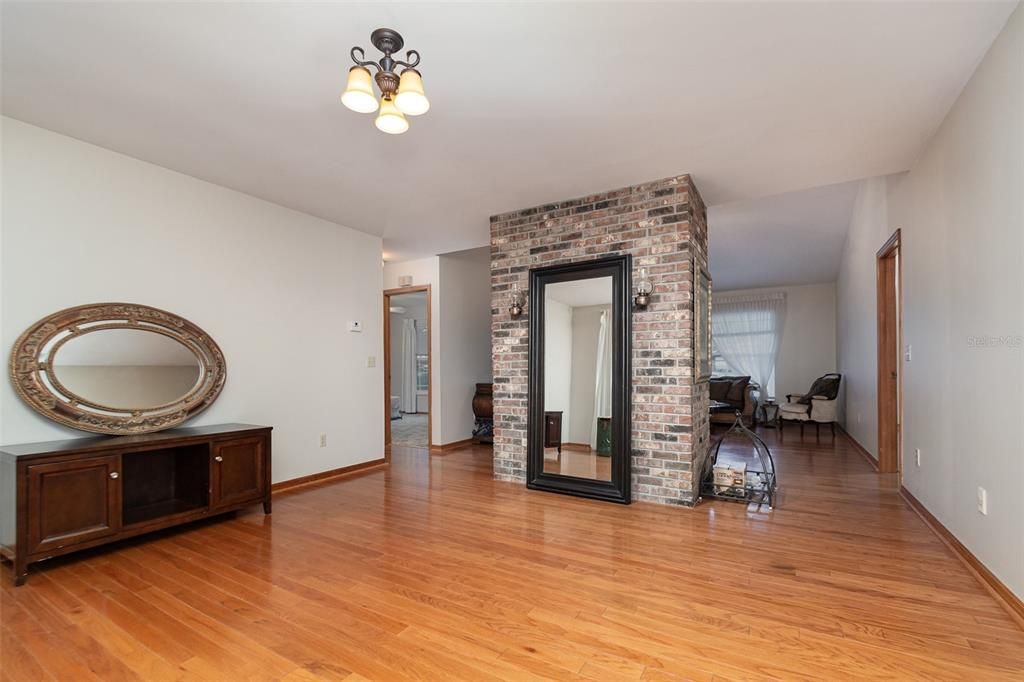 For Sale: $375,000 (3 beds, 2 baths, 1846 Square Feet)