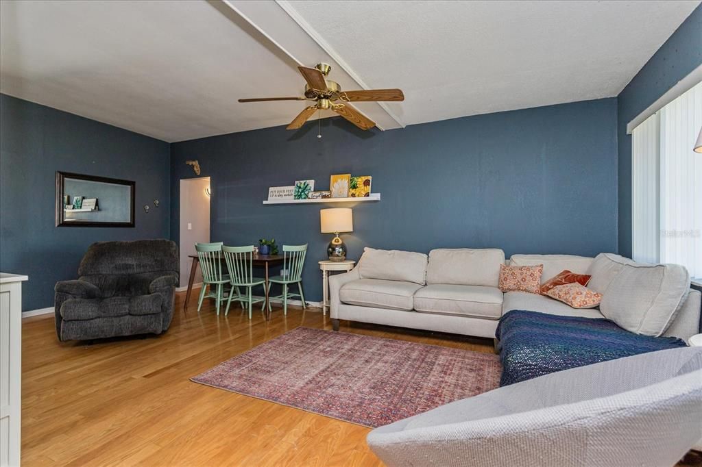 For Sale: $364,000 (3 beds, 1 baths, 1325 Square Feet)