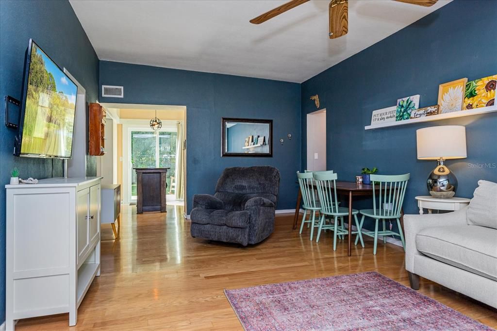 For Sale: $364,000 (3 beds, 1 baths, 1325 Square Feet)