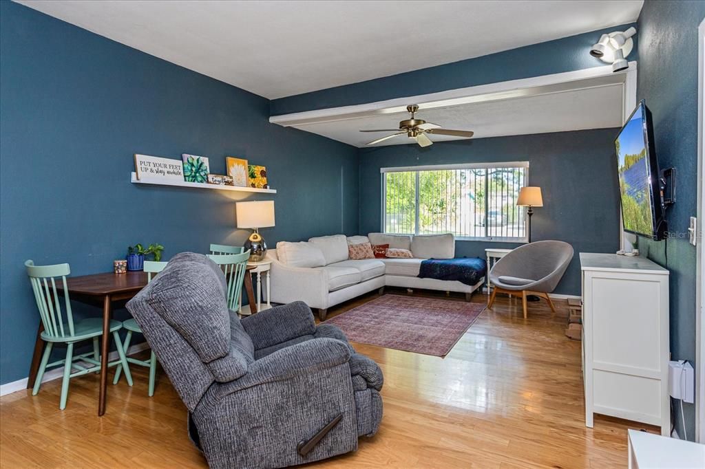 For Sale: $364,000 (3 beds, 1 baths, 1325 Square Feet)