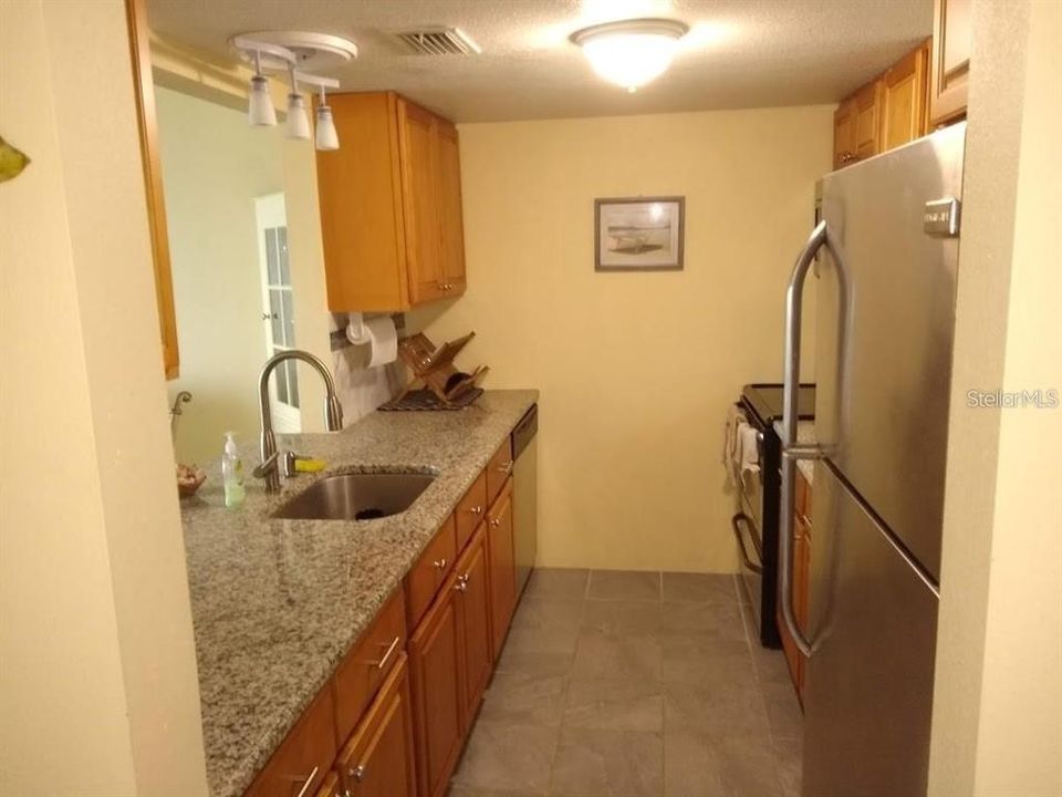 For Rent: $2,450 (1 beds, 1 baths, 704 Square Feet)