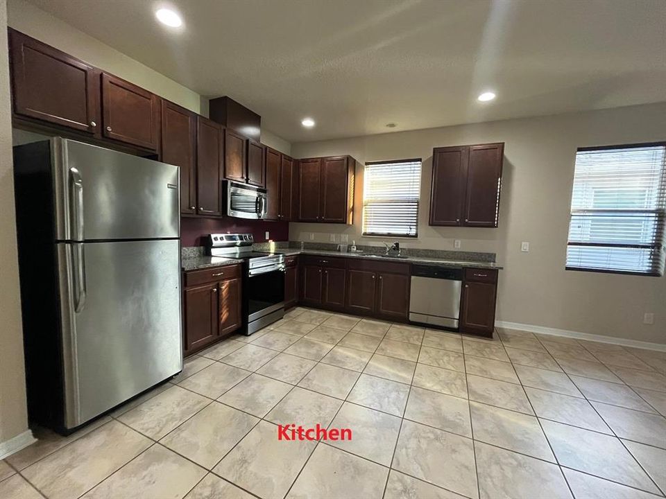 For Rent: $2,690 (4 beds, 2 baths, 2082 Square Feet)