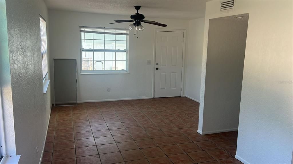 For Rent: $1,750 (3 beds, 1 baths, 1000 Square Feet)