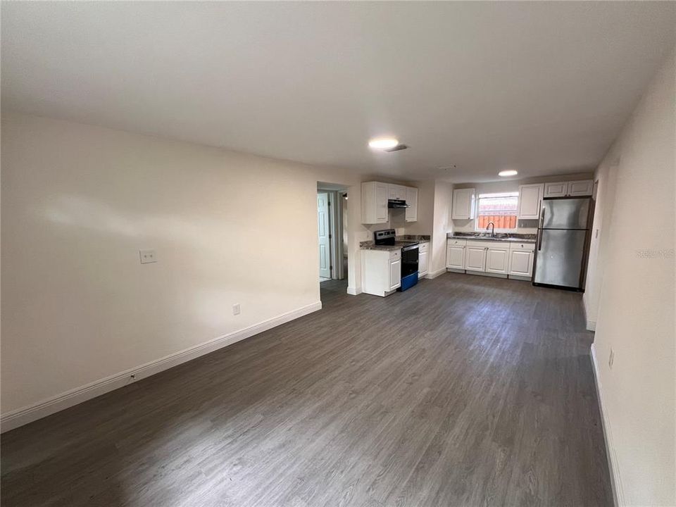 For Rent: $1,800 (2 beds, 1 baths, 750 Square Feet)