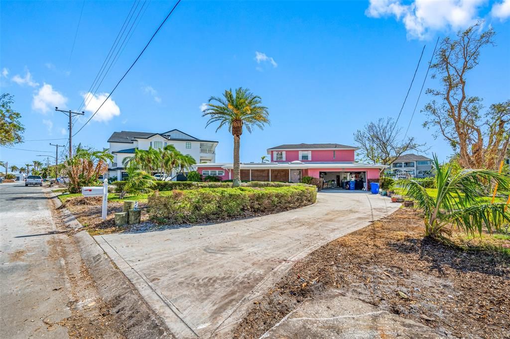 For Sale: $2,200,000 (3 beds, 3 baths, 2368 Square Feet)