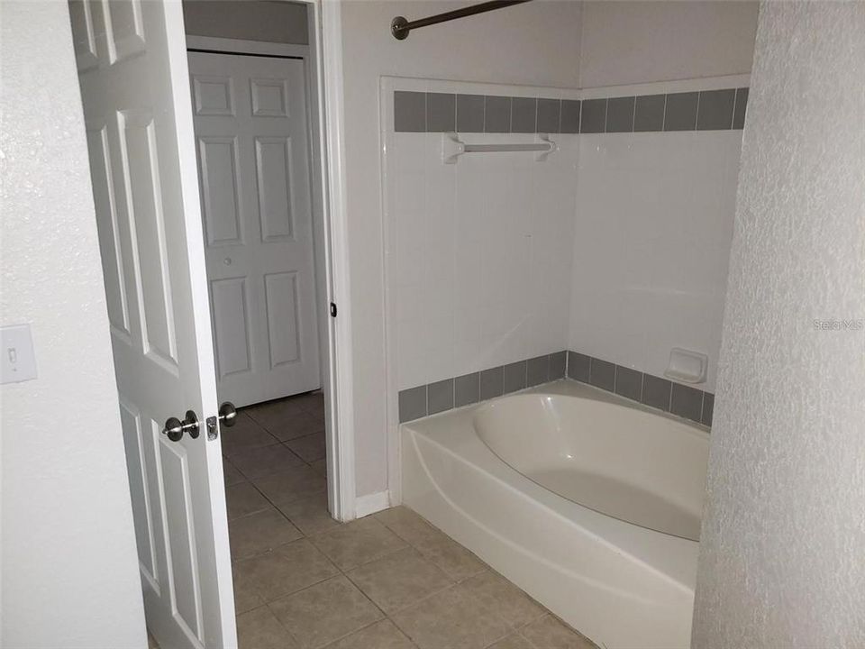 For Rent: $2,000 (3 beds, 2 baths, 1260 Square Feet)