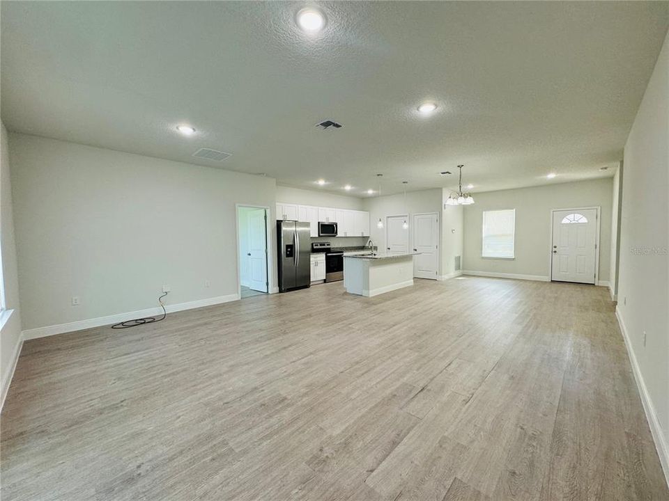 For Rent: $1,715 (4 beds, 2 baths, 1765 Square Feet)