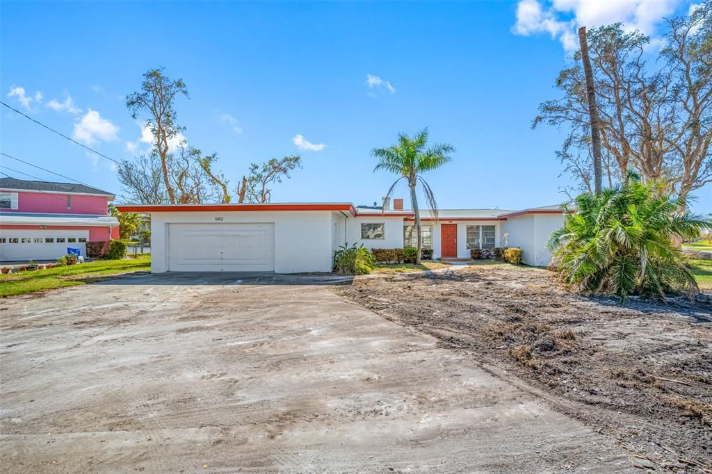 For Sale: $1,399,000 (3 beds, 2 baths, 2224 Square Feet)