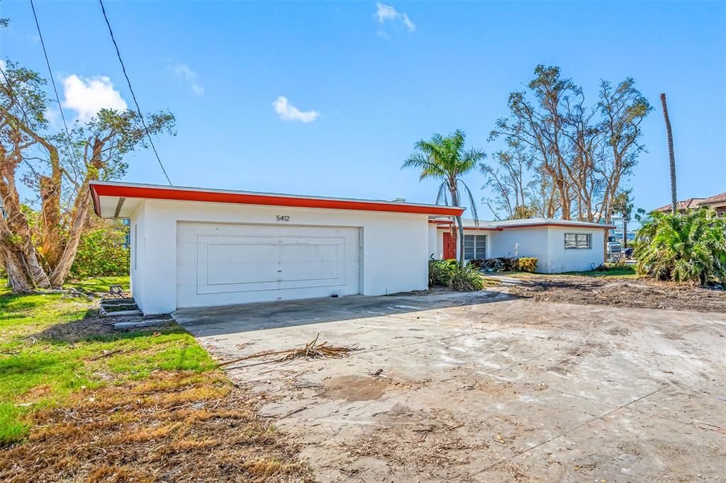 For Sale: $1,399,000 (3 beds, 2 baths, 2224 Square Feet)