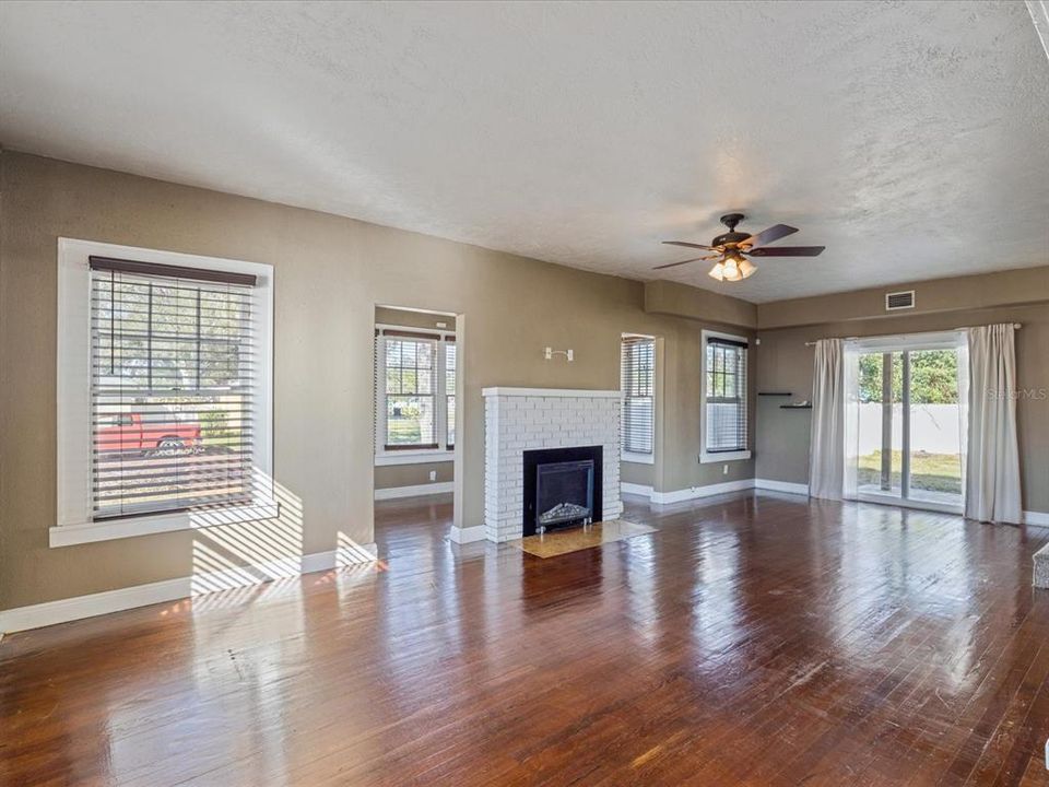 Sprawling living room space w/ lots of natural light