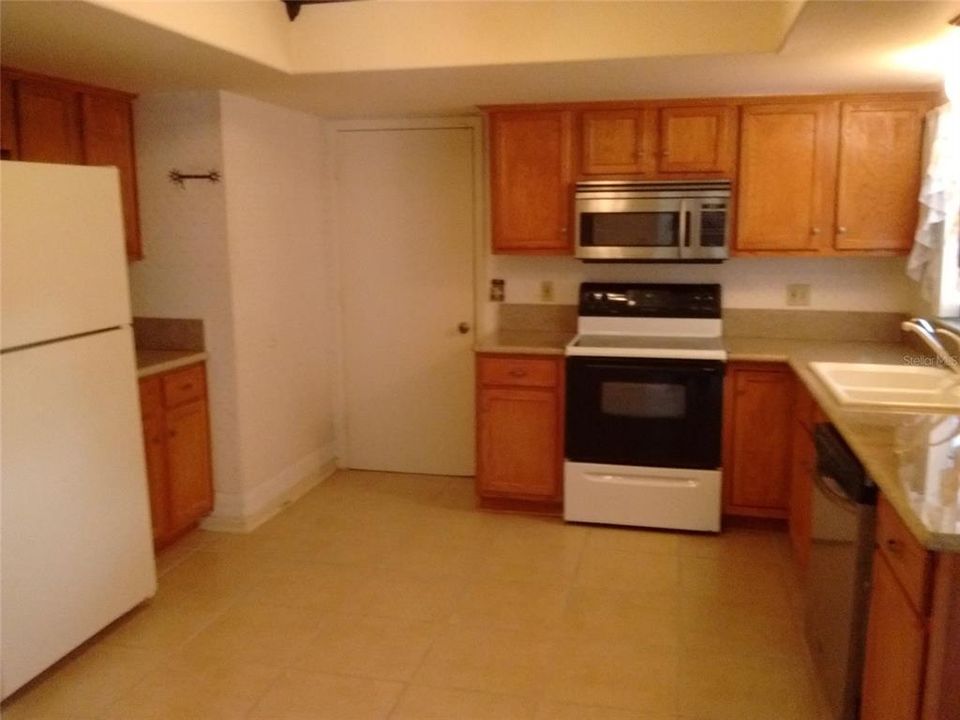 For Rent: $2,150 (3 beds, 2 baths, 1560 Square Feet)