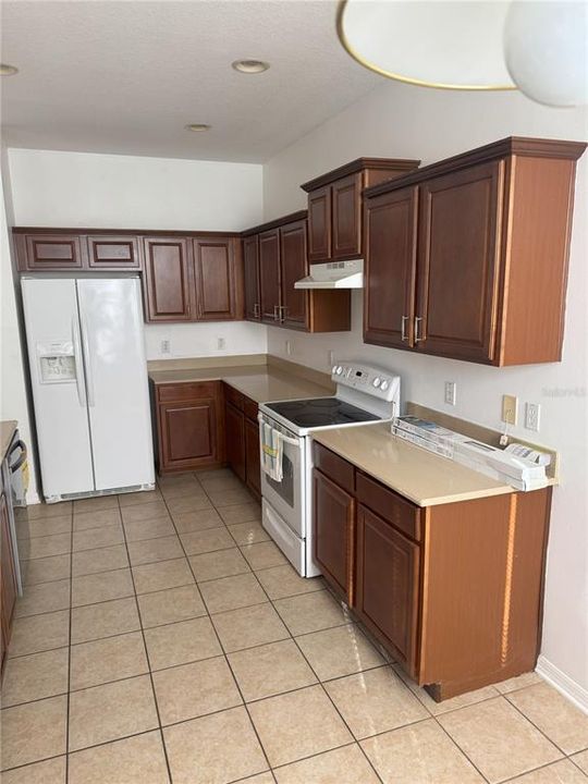 For Rent: $2,850 (5 beds, 2 baths, 2140 Square Feet)