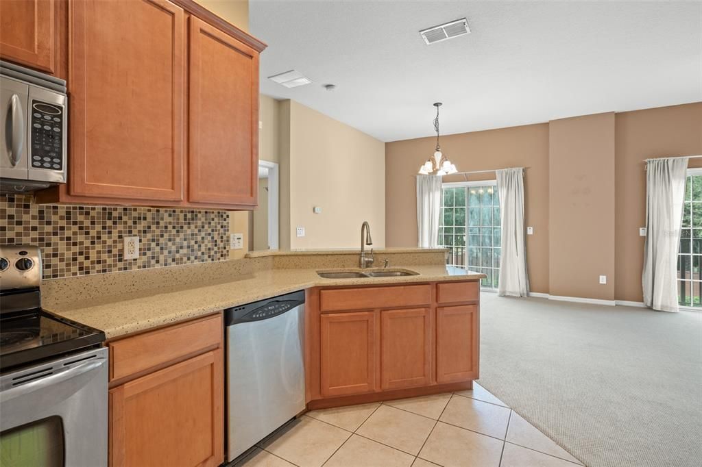 For Sale: $259,000 (2 beds, 2 baths, 1214 Square Feet)