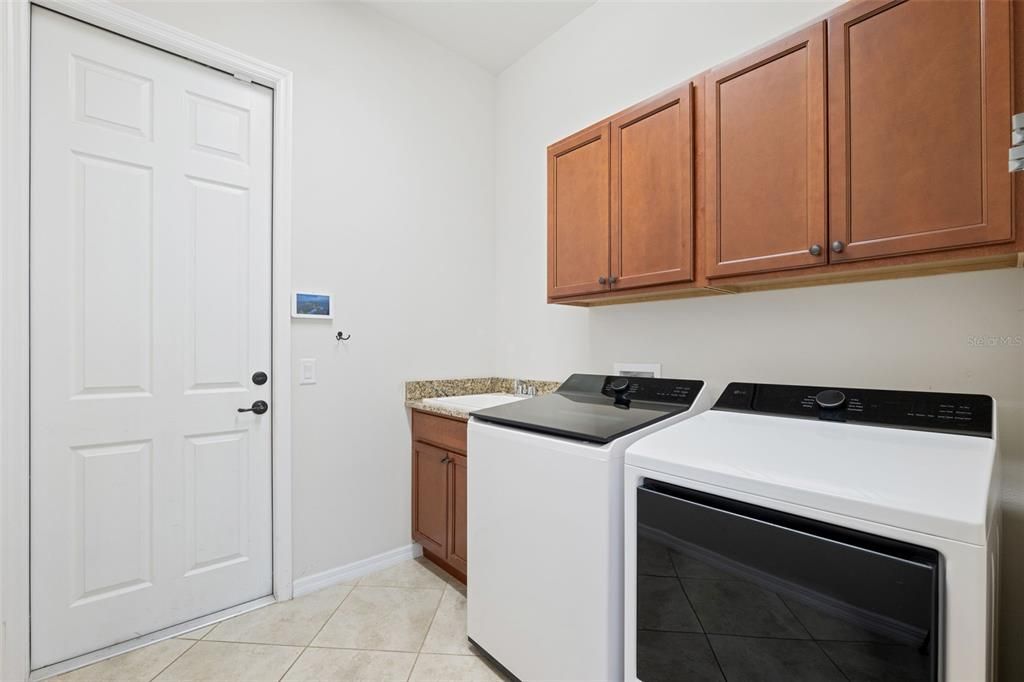 Updated kitchen with newer appliances!