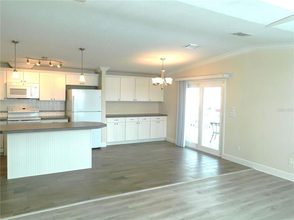 For Sale: $289,900 (2 beds, 2 baths, 1377 Square Feet)