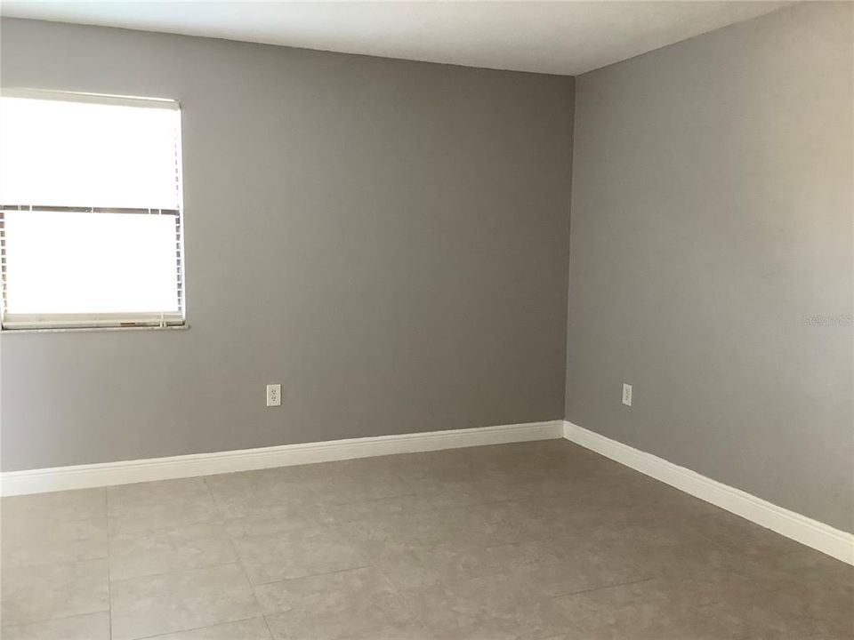 For Sale: $159,900 (1 beds, 1 baths, 657 Square Feet)