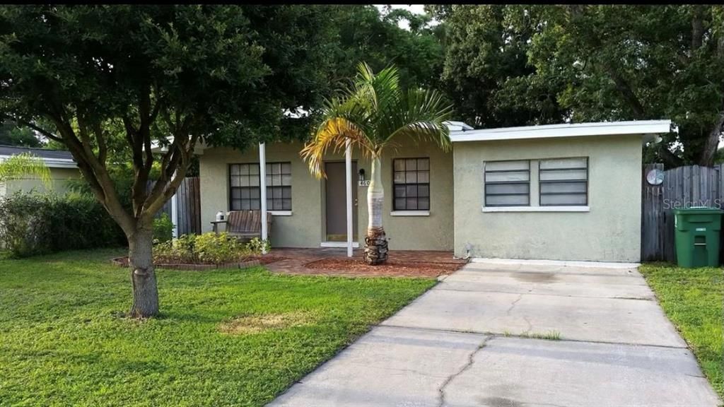 For Rent: $2,200 (3 beds, 1 baths, 1073 Square Feet)