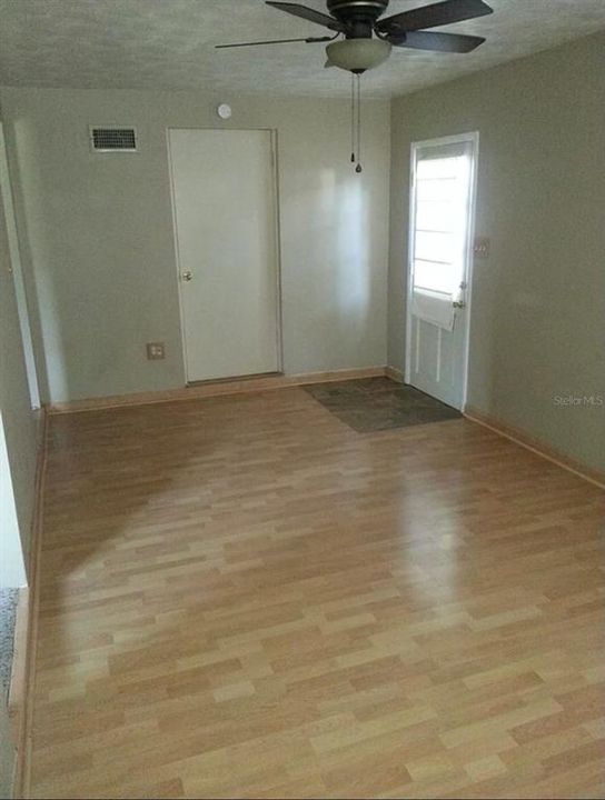 For Rent: $2,200 (3 beds, 1 baths, 1073 Square Feet)