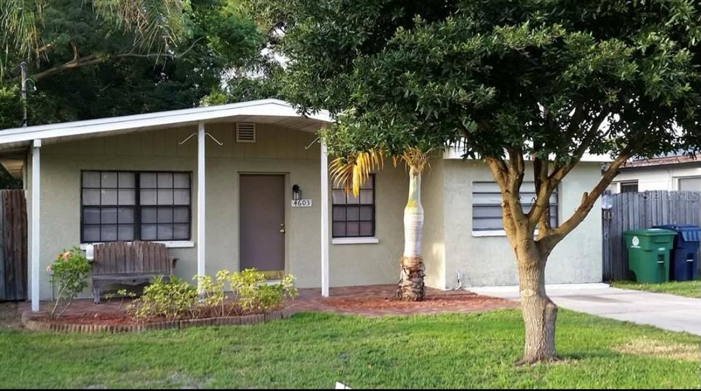 For Rent: $2,200 (3 beds, 1 baths, 1073 Square Feet)