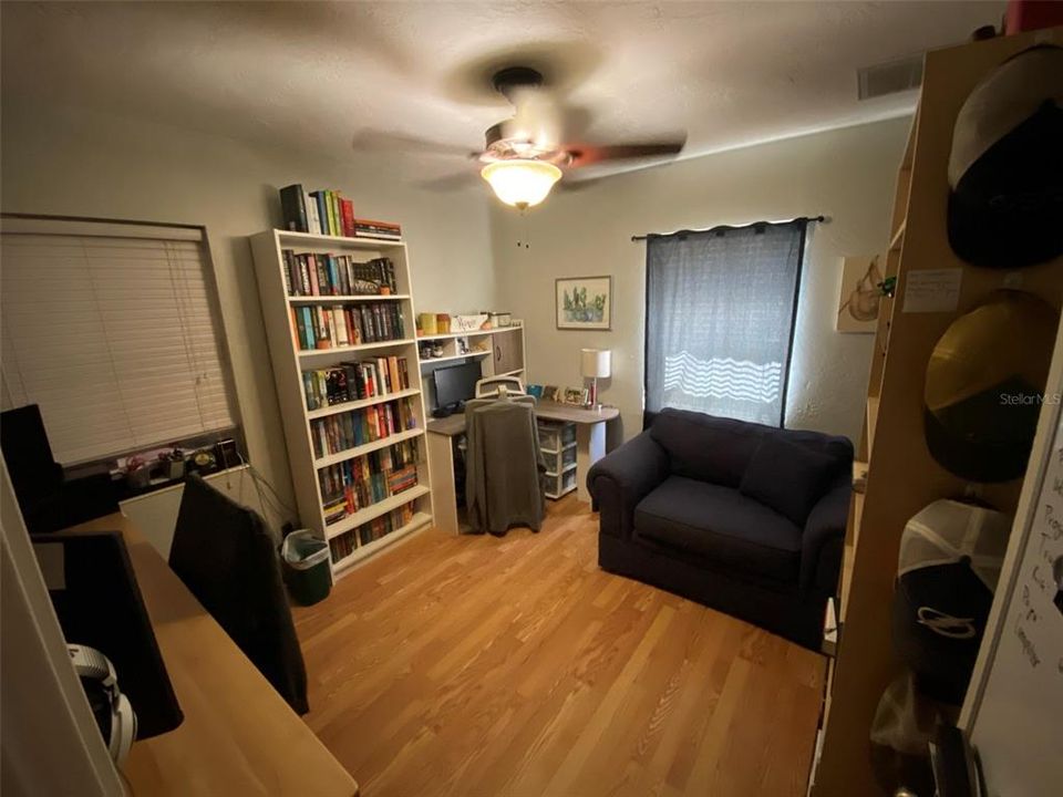 For Sale: $345,500 (2 beds, 1 baths, 930 Square Feet)