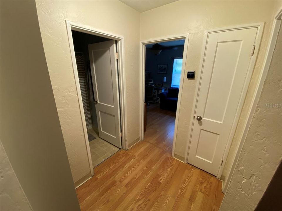 For Sale: $345,500 (2 beds, 1 baths, 930 Square Feet)