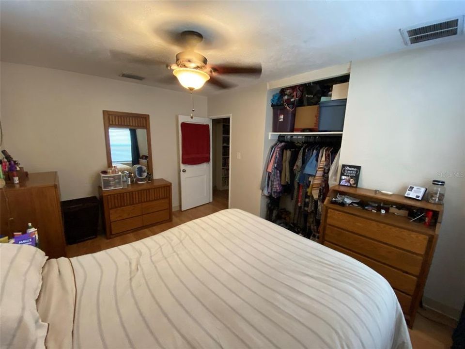 For Sale: $345,500 (2 beds, 1 baths, 930 Square Feet)